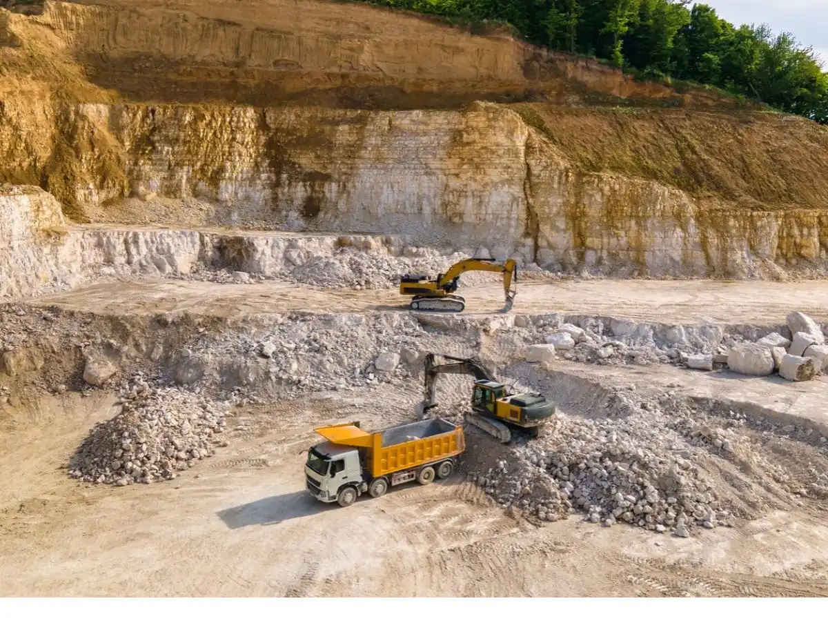 Blog 5 Fleet Safety Challenges Facing Sand, Gravel, and Dump Truck Companies
